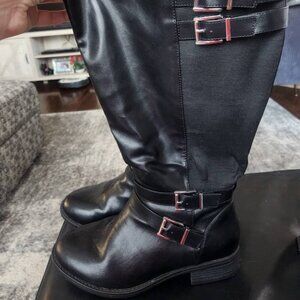 2 pairs of Torrid, 10W wide, width calf, both lightly worn probably 2 times.